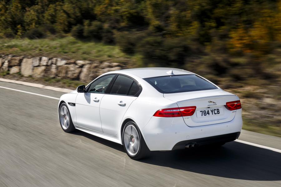  Jaguar XE R Sport 2015 года  (фото 10 из 30)